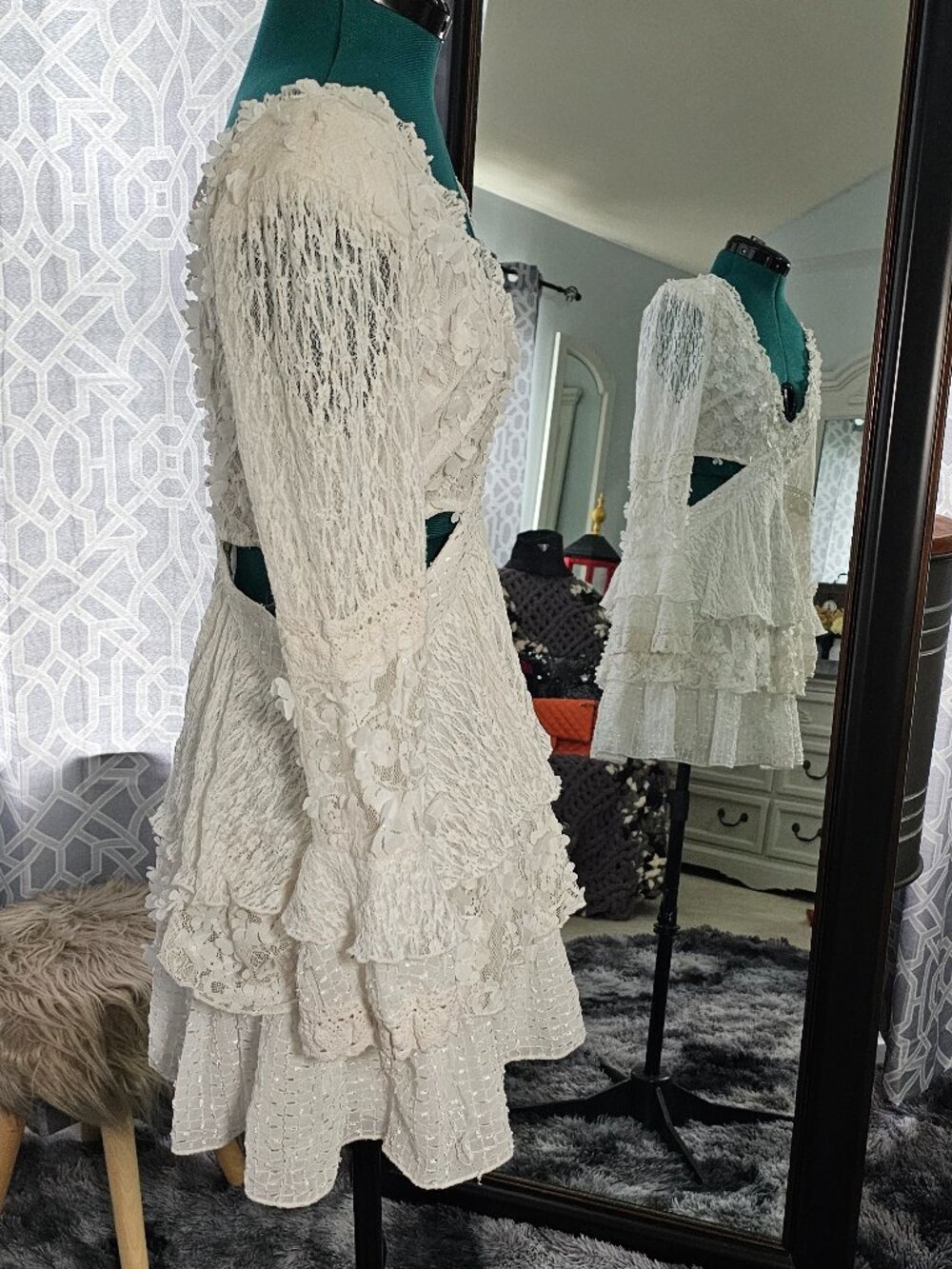 Avec Les Filles Cream Lace Long‑Sleeve Ruffle Dress – Size 10 (NWT) - Picture 4 of 8